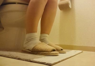 トイレ 盗撮 無料|和式トイレがいい！便器内カメラに無防備に見せる女子のオシッコ.